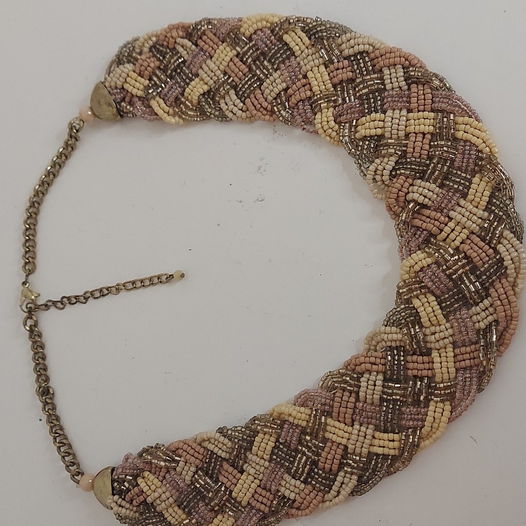Vintage Womens Beaded Choker 14$